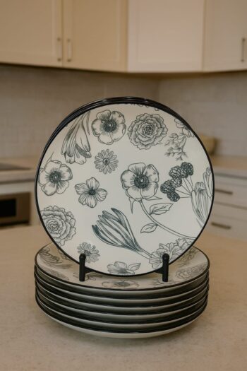 Elegant Floral Ceramic Dinner Plates – Set of 6